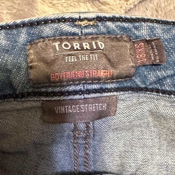 A64. Torrid Blue Distressed boyfriend Straight Leg Jeans size 18 xs - Picture 3 of 7